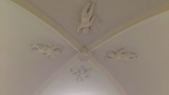 die fetten Engel im Hauptflur